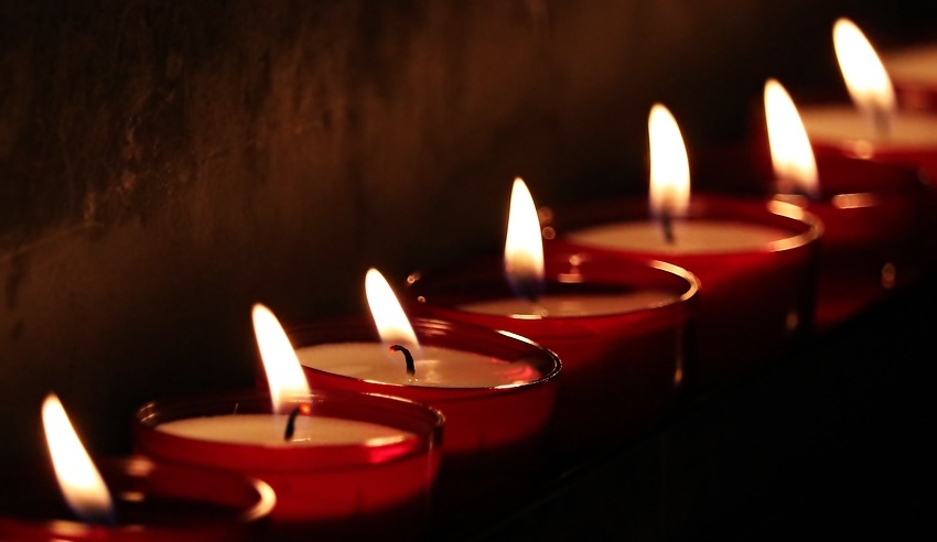 Candles, mourn